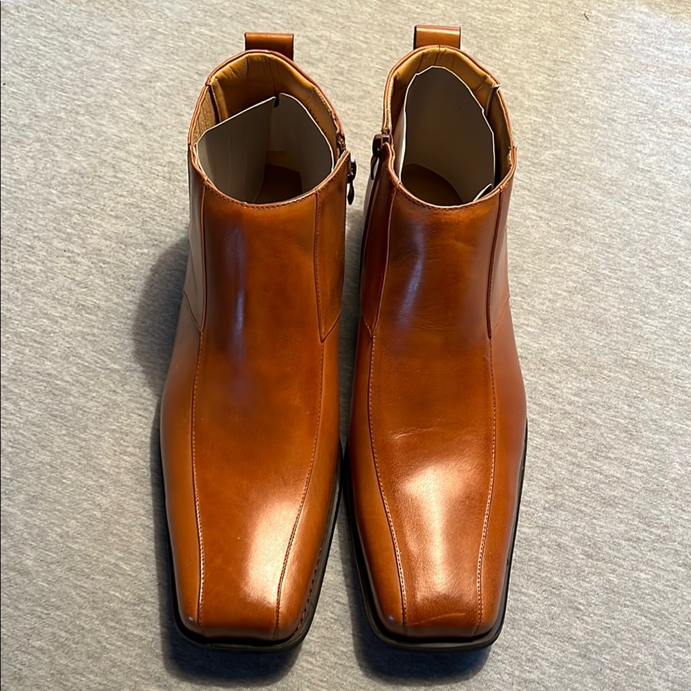 *NIB* Zota  Leather Square Toe Chukka Boots